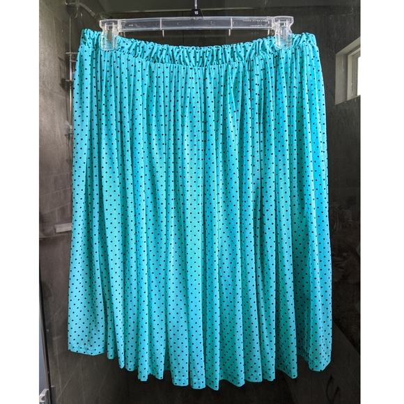 Torrid Turquoise Pleated Polka Dot Skater Skirt - Picture 5 of 7